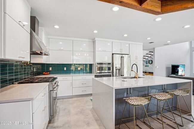 Building Photo - 248 11th St