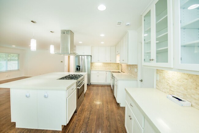 Building Photo - Newly Remodeled Single Family Home