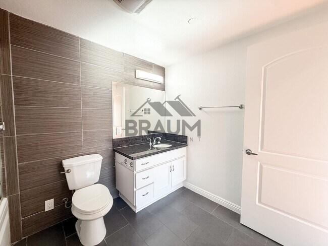 Building Photo - 332 S Virgil Ave