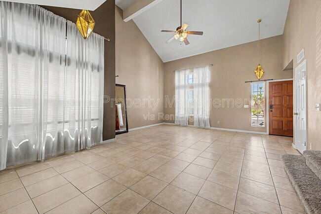 Building Photo - 3236 E Hiddenview Dr
