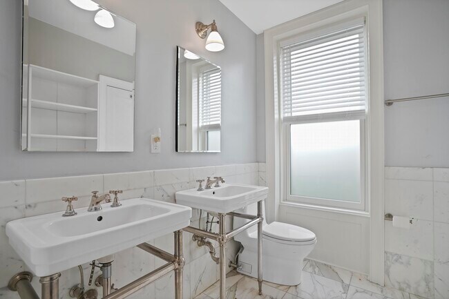 Building Photo - 284 Carroll St