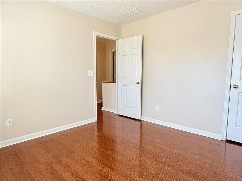 Building Photo - 975 Brushy Creek Ct