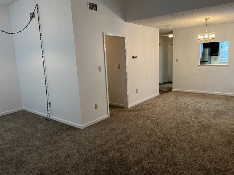 Building Photo - 6530 Laguna Point