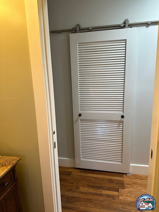 Building Photo - 1075 Hayes Ave