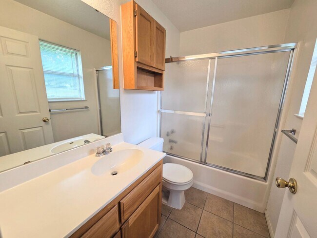 Building Photo - Charming 3-Bed, 2-Bath Country Home in Kem...