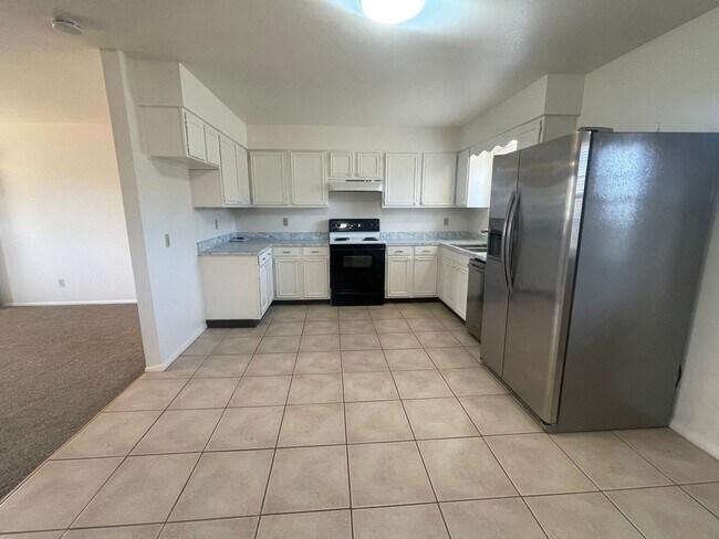 Building Photo - Three Bedroom Bayfield House with Large Fe...