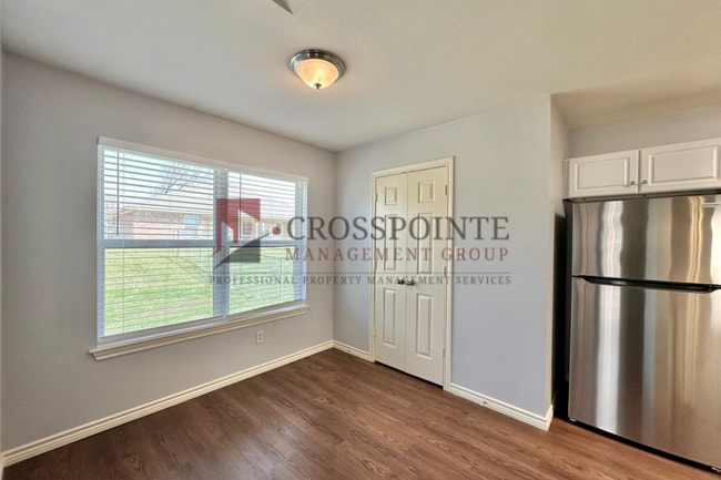 Building Photo - 3 Bedroom 2 Bath Duplex at Mansion Creek in Tyler! 1/2 OFF your first full month’s rent!