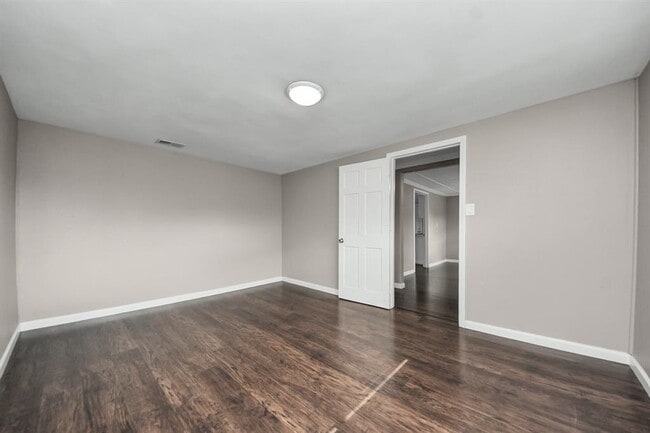 Building Photo - 5747 Turtle Creek Rd