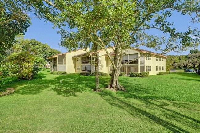 Building Photo - 8798 Holly Ct