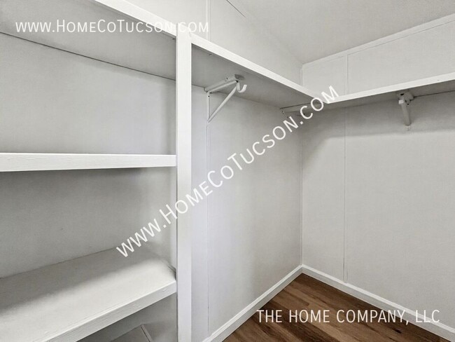 Building Photo - 9950 N El Uno Minor