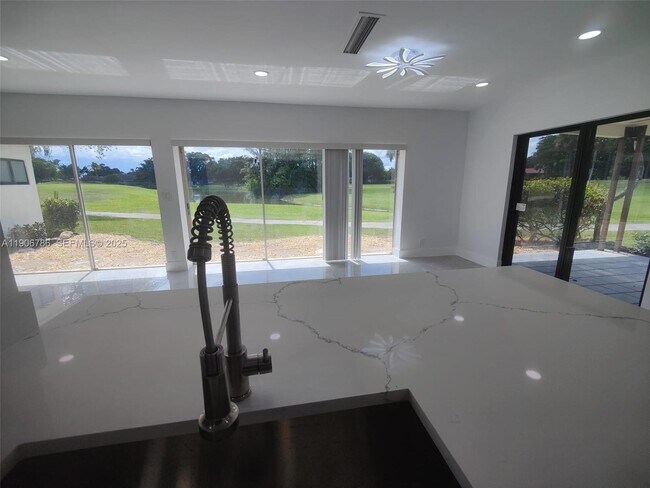 Building Photo - 5109 Banyan Ln