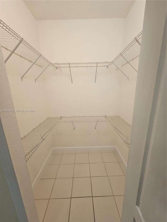 Building Photo - 1543 SE 25th St