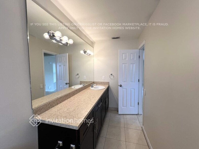 Building Photo - 4460 NW 43rd St