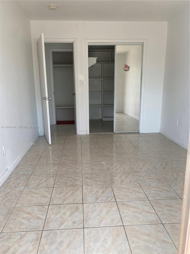 Building Photo - 15600 NE 6th Ave