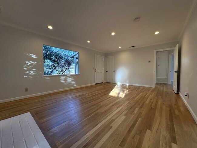 Building Photo - Charming Palo Alto Home with Renovated Kitchen & Spacious Backyard