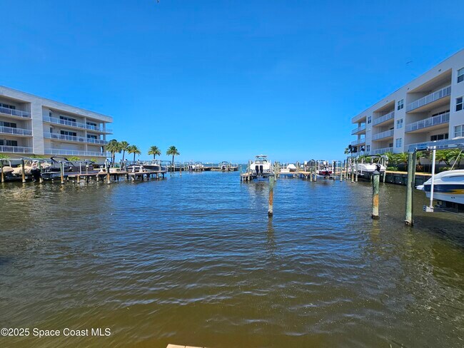 Building Photo - 590 S Banana River Dr