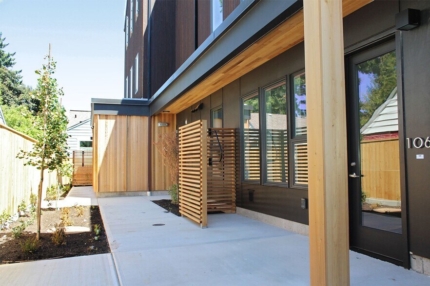 Building Photo - 1611 N Rosa Parks Way