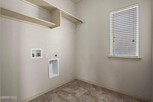 Building Photo - 3143 Hidden Creek Dr