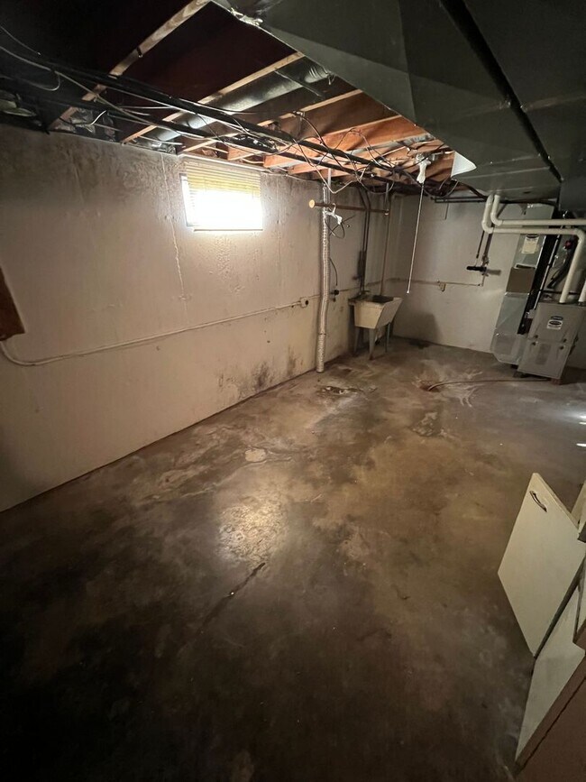 Building Photo - Trafalger Place Duplex