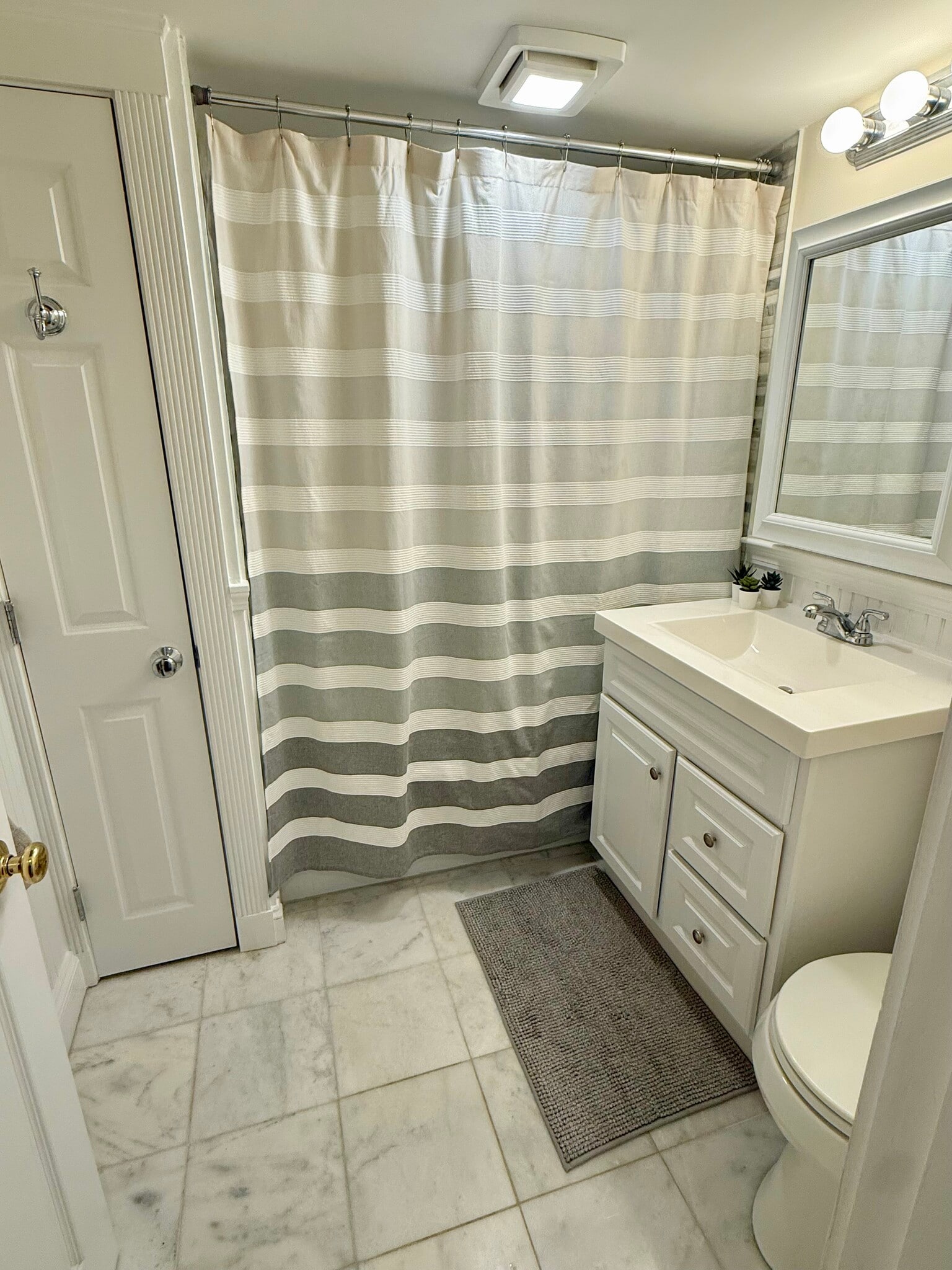 bathroom - front view; marble floor - 382 Riverway St