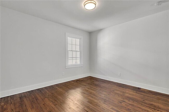 Building Photo - 1271 Lorenzo Dr SW