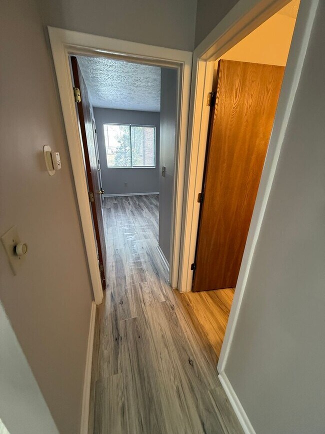 Building Photo - 2 bedroom condo available!