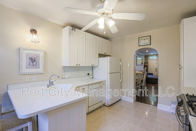 Building Photo - 813 S Belnord Ave