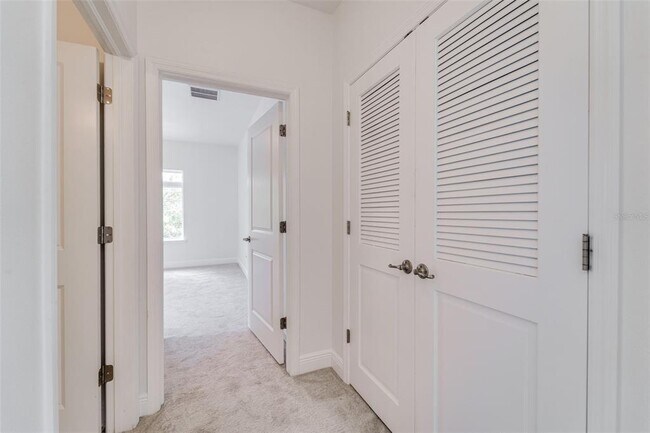 Building Photo - 1933 W Chestnut St