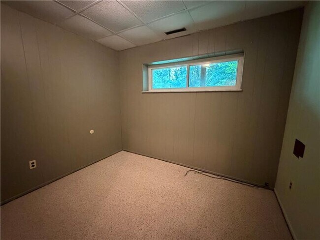 Building Photo - 735 Athalia St