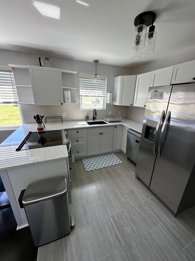 Building Photo - 2828 Emery Dr