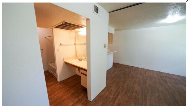 Building Photo - BRANDYWOOD PARK!!! FREE UTILITIES!! GREAT ...