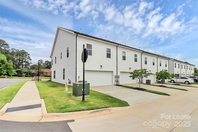 Building Photo - 720 Herlong Ave