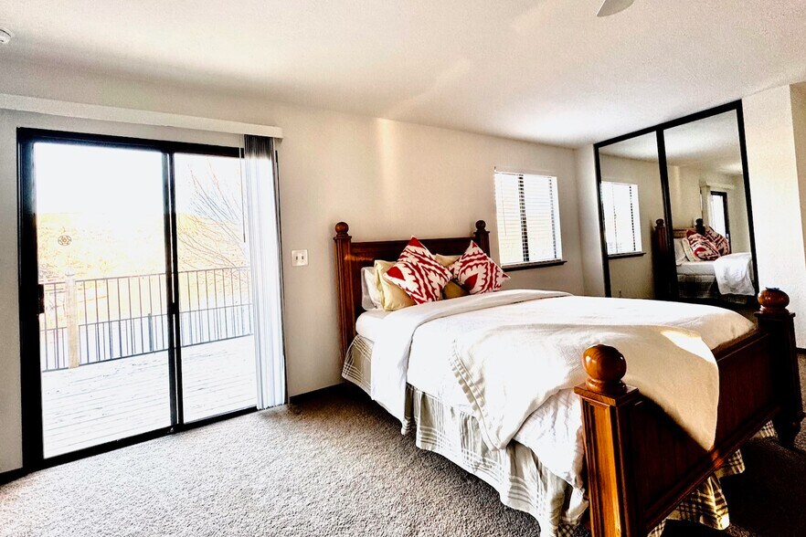 Building Photo - 695 Ketch Ct