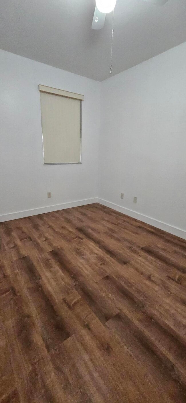 Building Photo - 4946 Leeward Ln