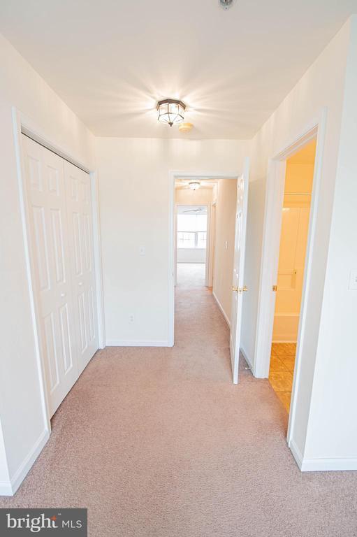 Building Photo - 438 Parkview Ct