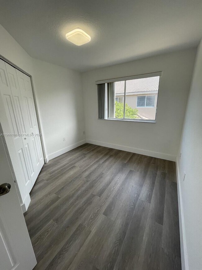 Building Photo - 5725 NW 114th Path