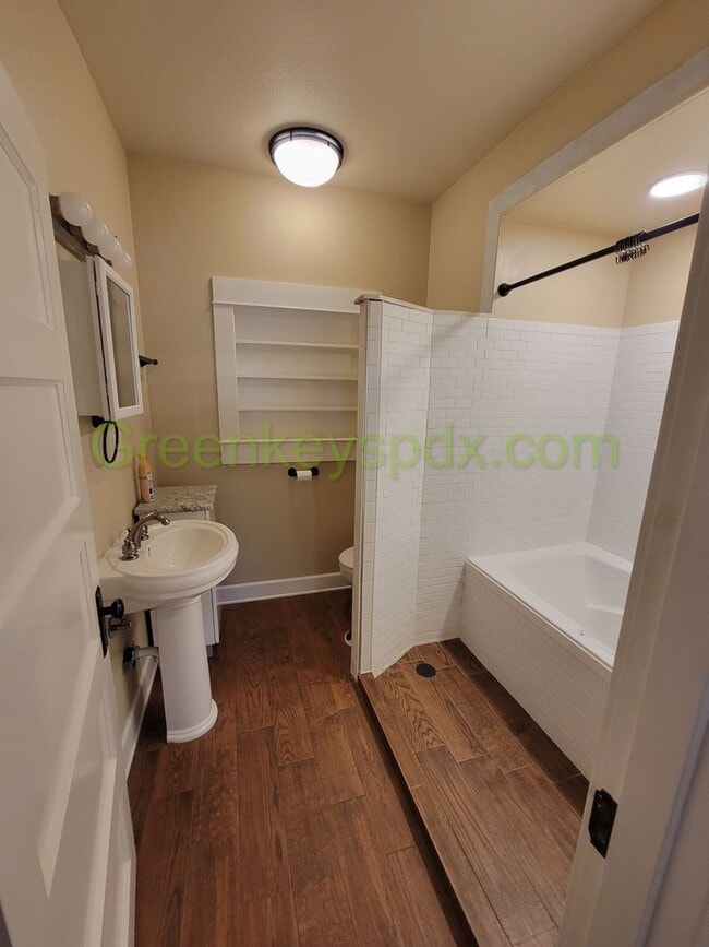 Building Photo - Amazing 1-Bedroom Unit in a Side-by-Side Duplex Near Hollywood District