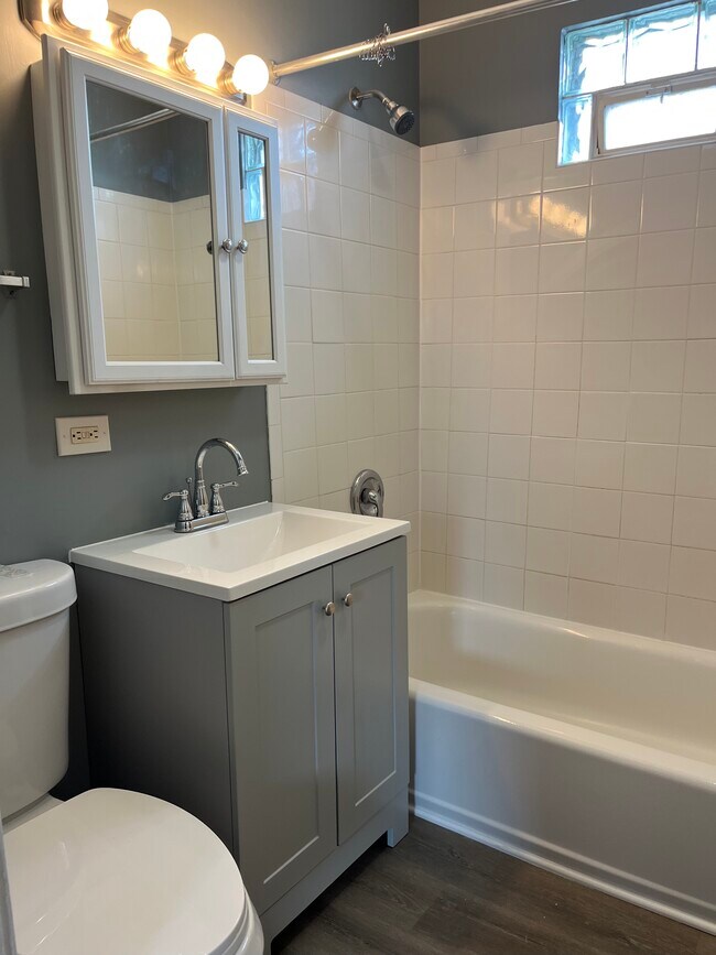 Building Photo - 10021 S Exchange Ave