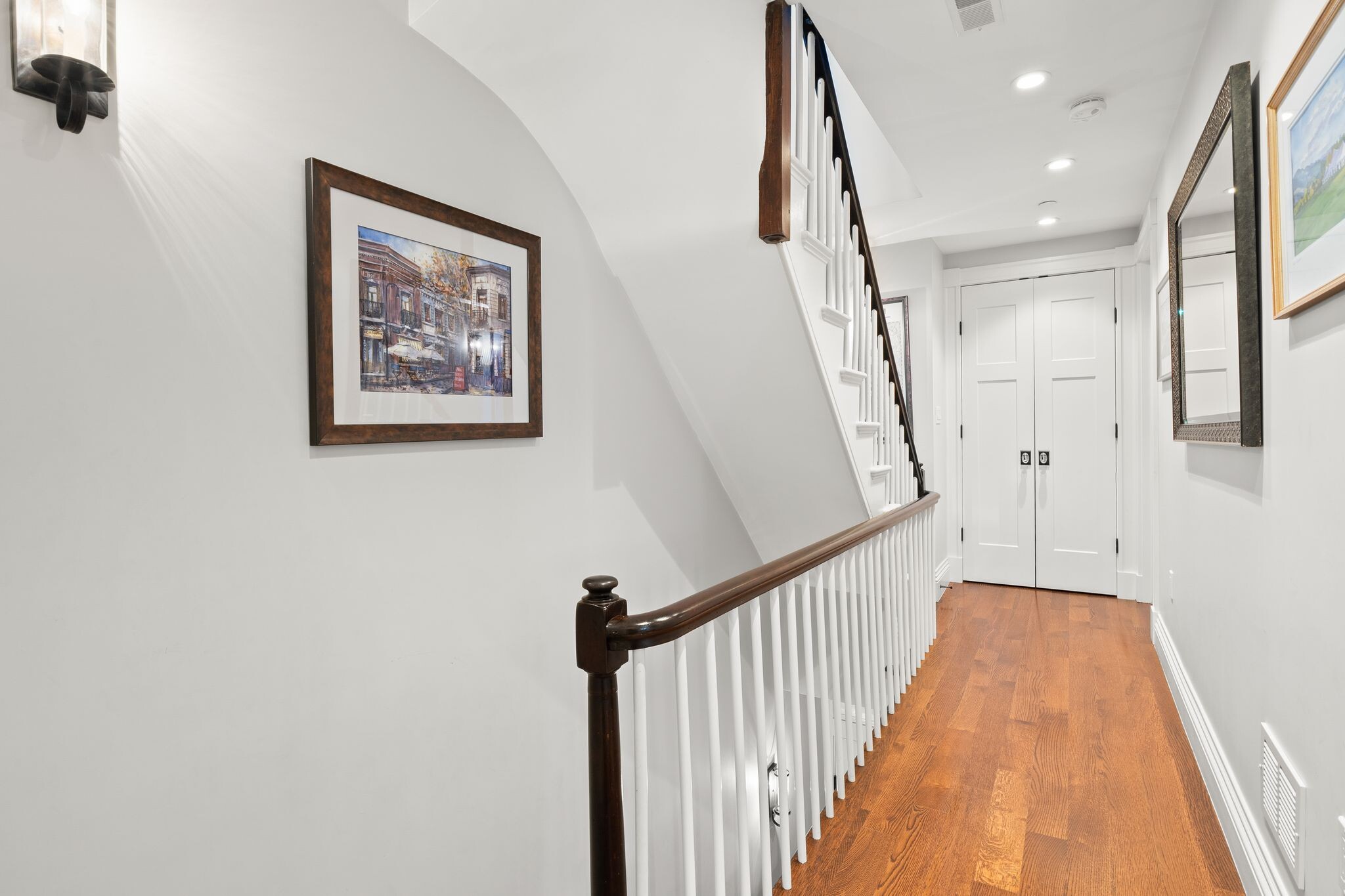 Building Photo - 7 Acorn St