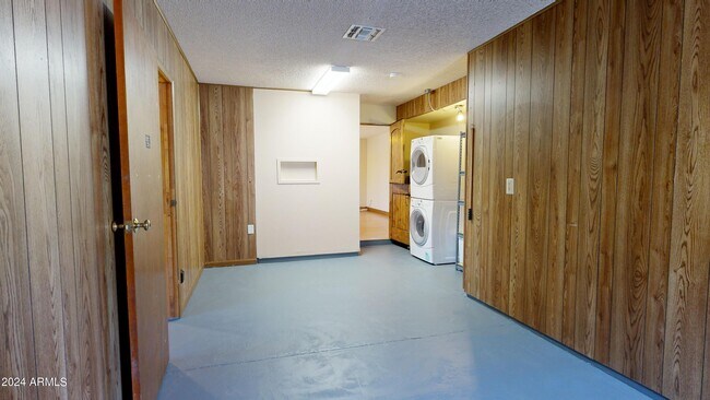 Building Photo - 11020 S Mandan St