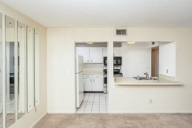 Building Photo - 10 Cristina Ct