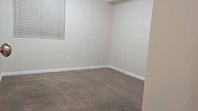 Building Photo - 3181 Alsace Way