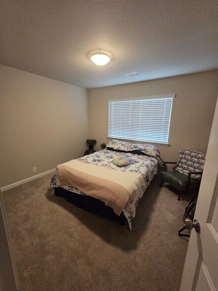 Building Photo - 1105 Goldenrod Dr