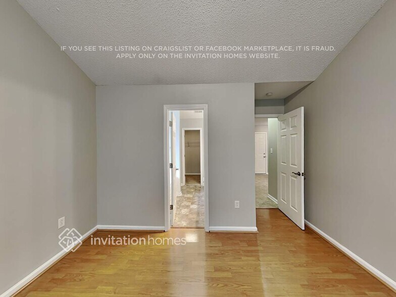 Building Photo - 321 Tamarack Dr