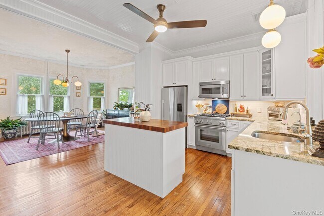 Building Photo - 56 Scudder Ave