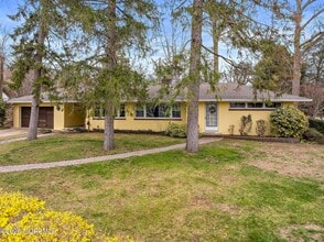 Building Photo - 14 Swan Ave