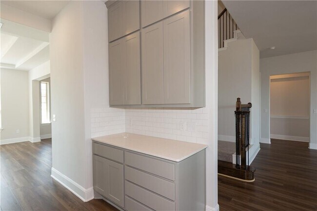 Building Photo - 3300 Scenic Valley Dr