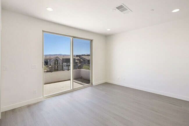 Building Photo - Summerlin Beauty With Bed and Bath On 1st Floor