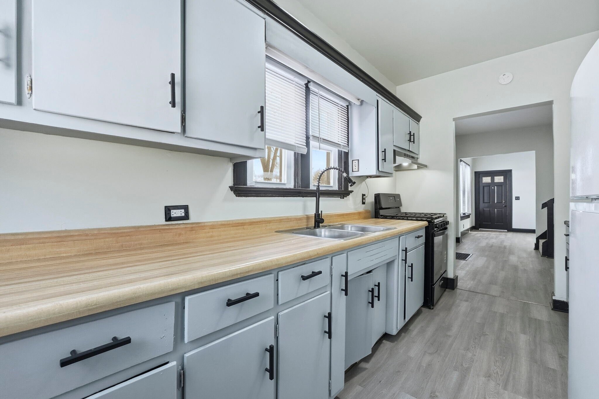 Building Photo - 2406 Miner St