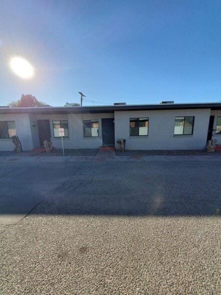 Building Photo - 4137 E Fairmount St